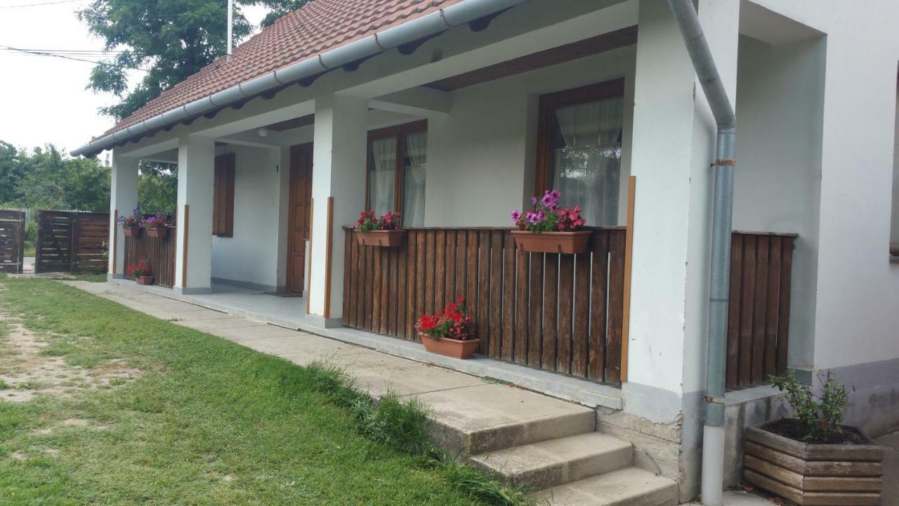 Élő Tisza Vendégház Nagykoru Esterno foto